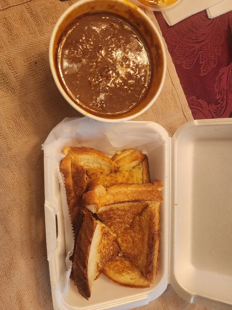 Grilled Mac and Cheese with Chili Sauce